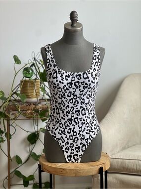 Black and White Leopard Print One Piece Swimsuit